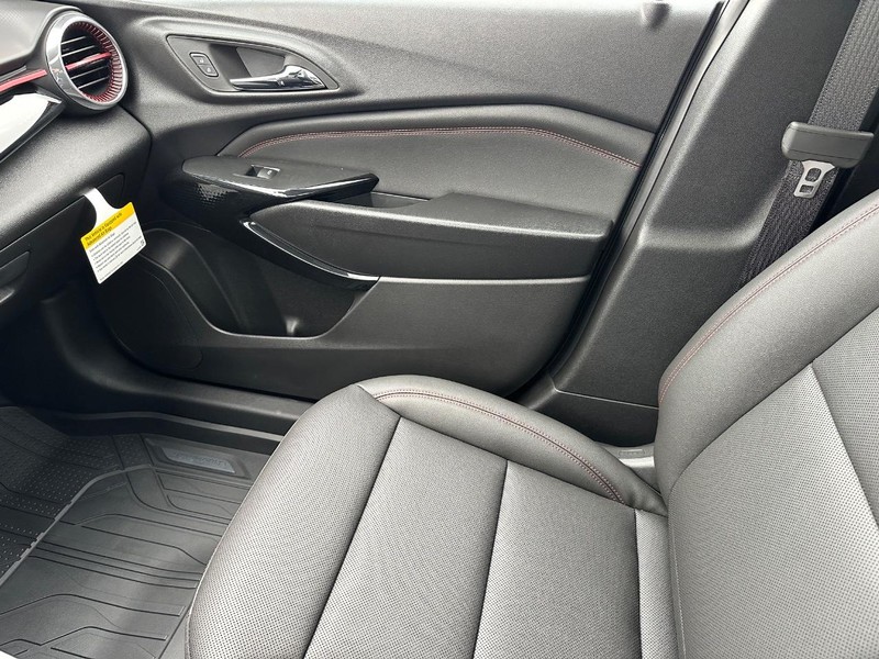 Chevrolet Trax Vehicle Full-screen Gallery Image 16