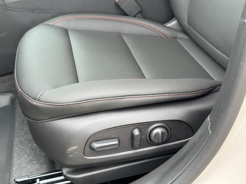Chevrolet Trax Vehicle Full-screen Gallery Image 18