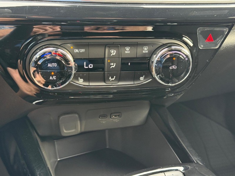Chevrolet Trax Vehicle Full-screen Gallery Image 13