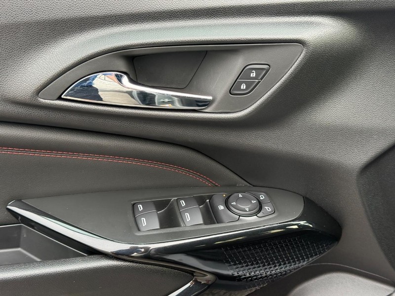 Chevrolet Trax Vehicle Full-screen Gallery Image 16