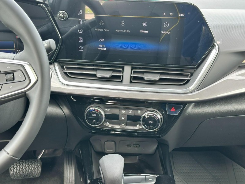 Chevrolet Trax Vehicle Full-screen Gallery Image 8