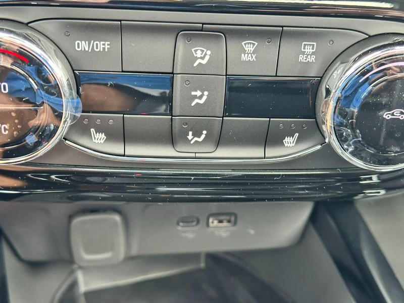 Chevrolet Trax Vehicle Full-screen Gallery Image 14
