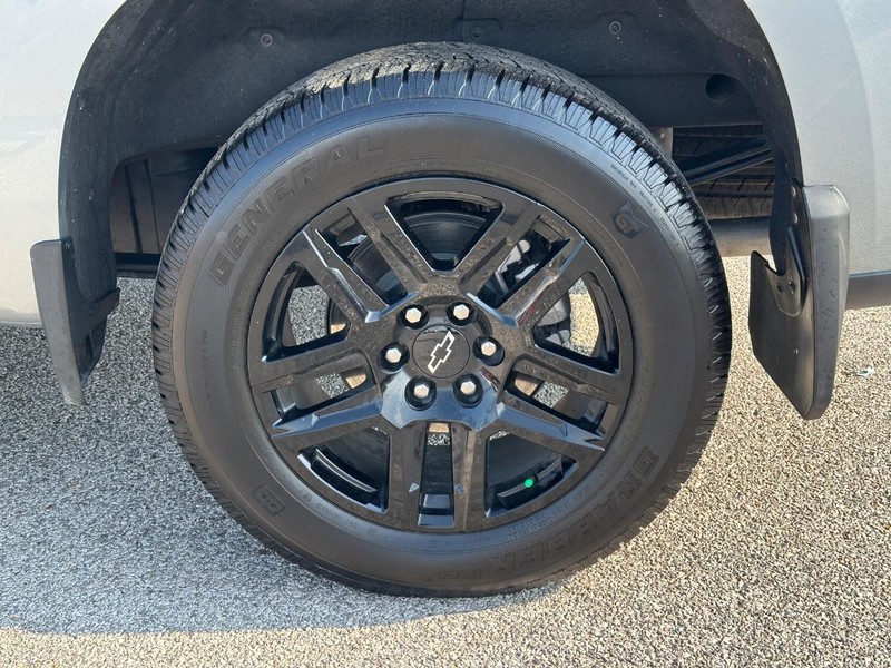 Chevrolet Silverado 1500 Vehicle Full-screen Gallery Image 4