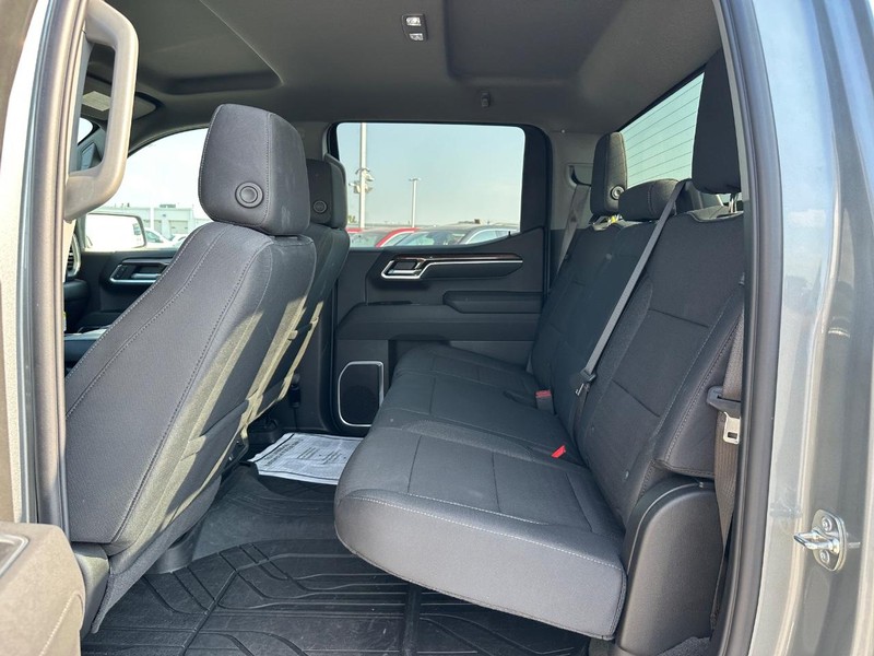 Chevrolet Silverado 1500 Vehicle Full-screen Gallery Image 5