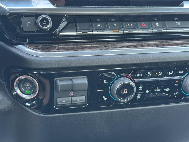 Chevrolet Silverado 1500 Vehicle Full-screen Gallery Image 12