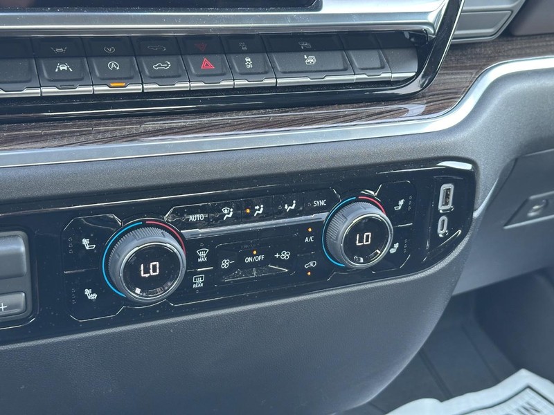 Chevrolet Silverado 1500 Vehicle Full-screen Gallery Image 13