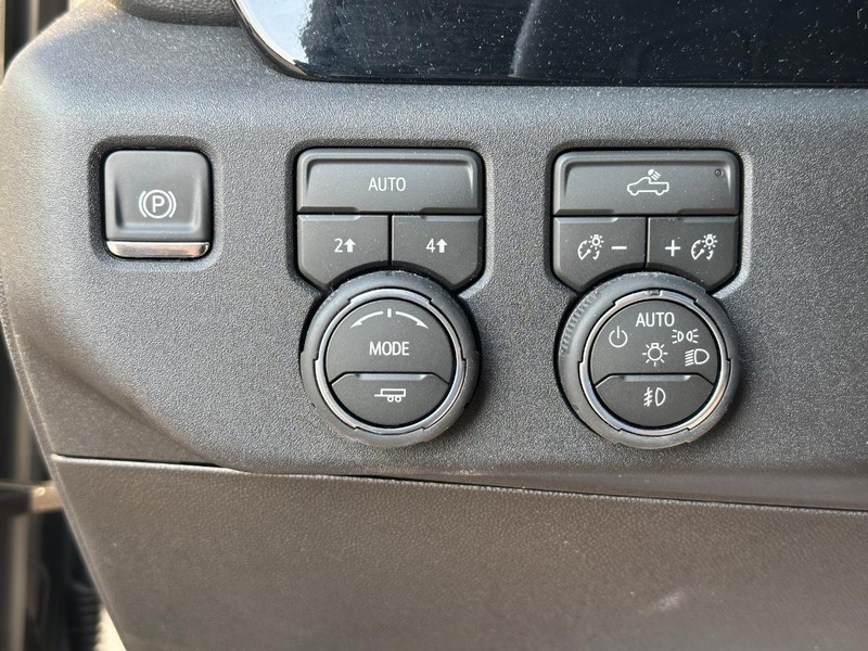 Chevrolet Silverado 1500 Vehicle Full-screen Gallery Image 15