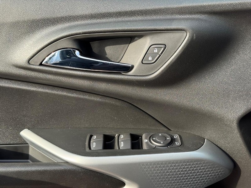 Chevrolet Trax Vehicle Full-screen Gallery Image 16