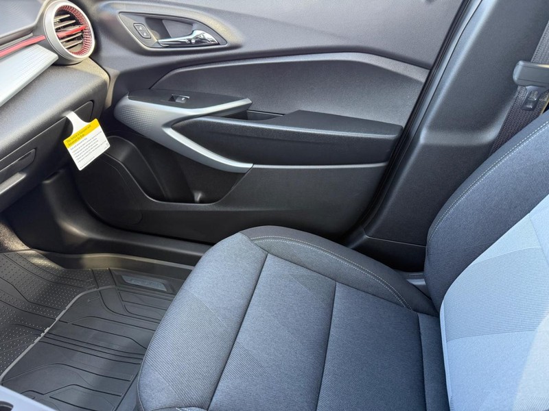 Chevrolet Trax Vehicle Full-screen Gallery Image 15