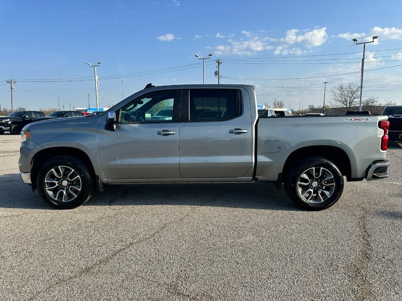 Chevrolet Silverado 1500 Vehicle Full-screen Gallery Image 2