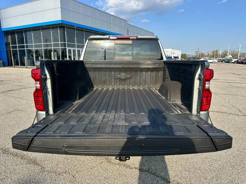 Chevrolet Silverado 1500 Vehicle Full-screen Gallery Image 5