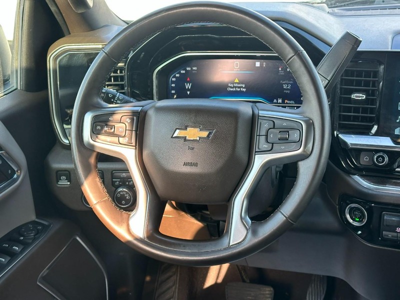 Chevrolet Silverado 1500 Vehicle Full-screen Gallery Image 12