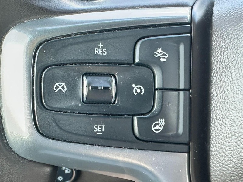 Chevrolet Silverado 1500 Vehicle Full-screen Gallery Image 18