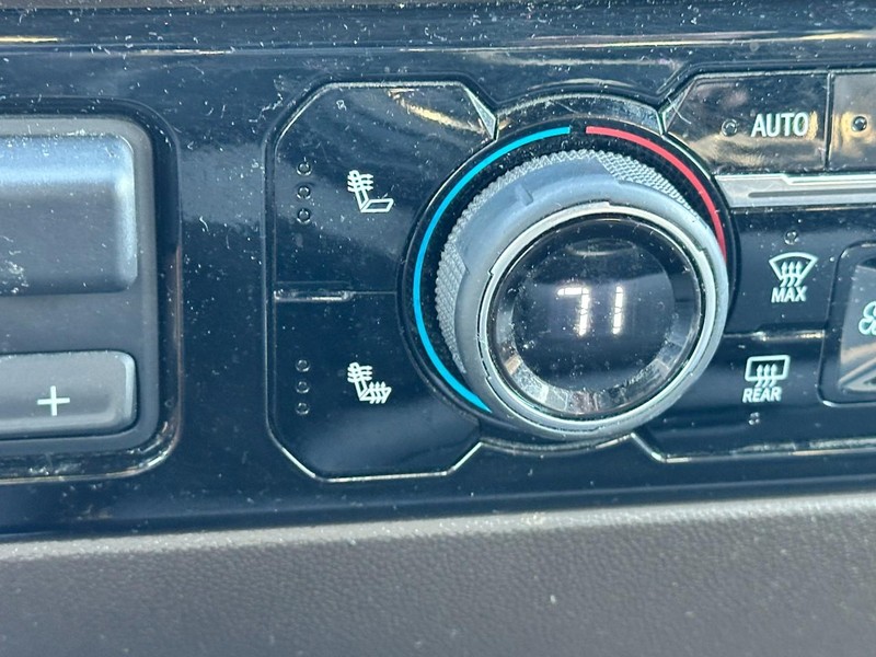 Chevrolet Silverado 1500 Vehicle Full-screen Gallery Image 21