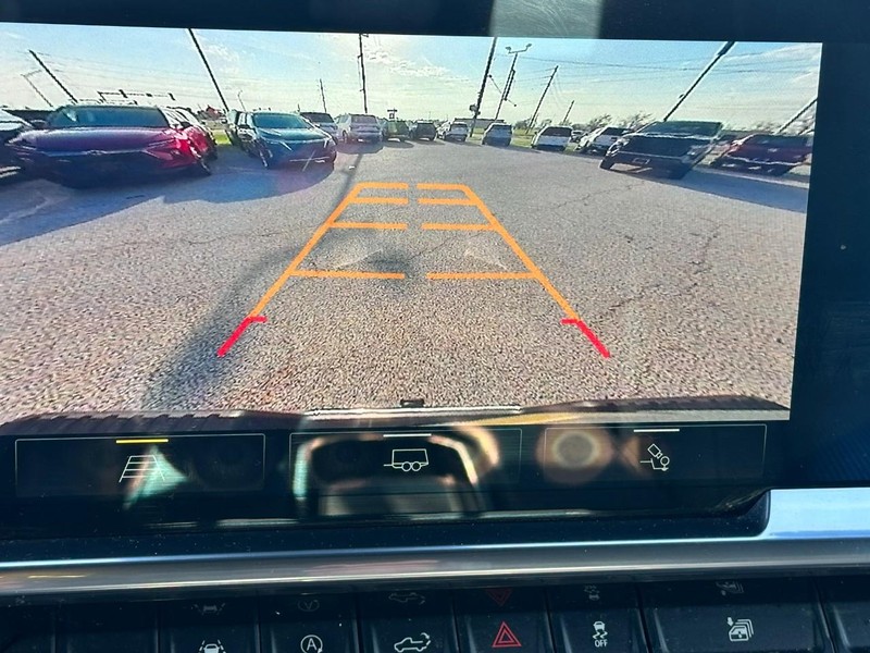 Chevrolet Silverado 1500 Vehicle Full-screen Gallery Image 22