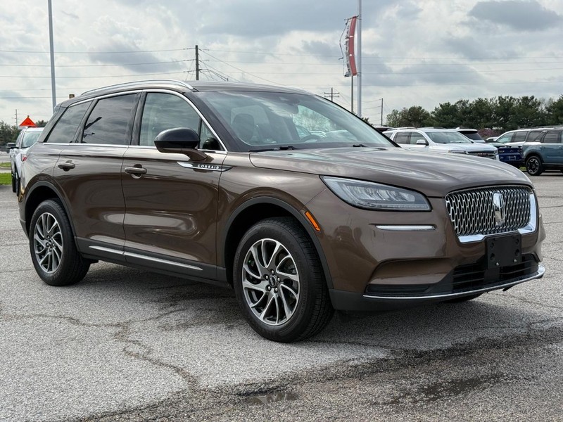 Lincoln Corsair Vehicle Full-screen Gallery Image 8