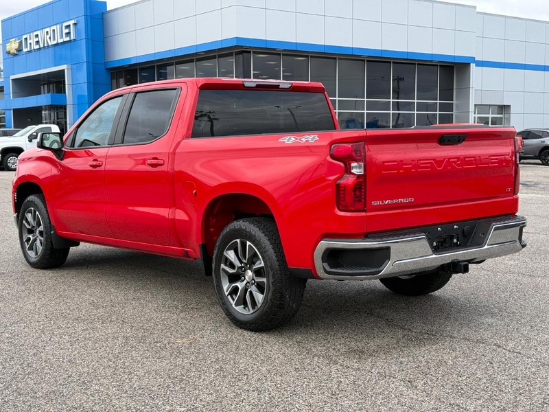 Chevrolet Silverado 1500 Vehicle Full-screen Gallery Image 3