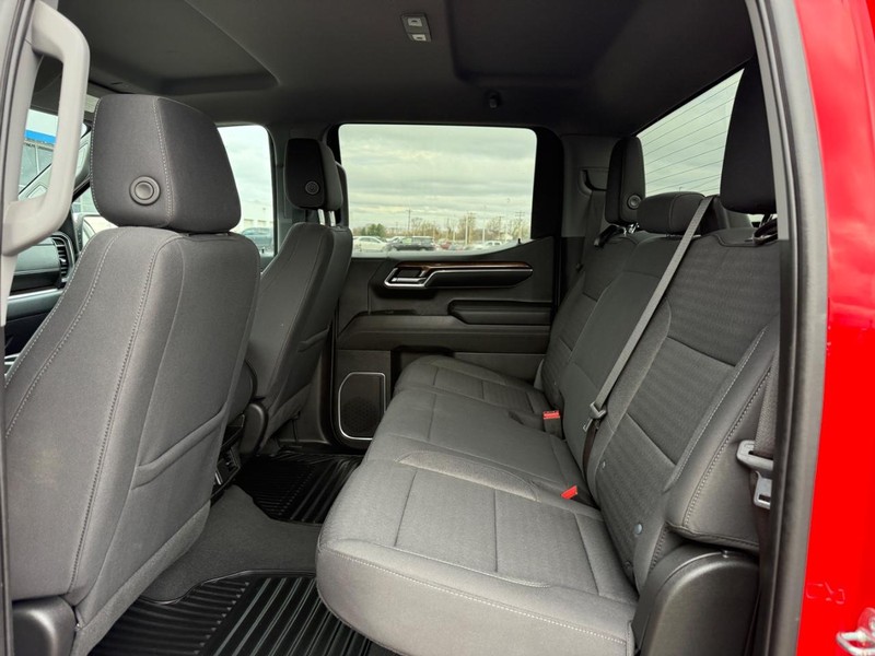 Chevrolet Silverado 1500 Vehicle Full-screen Gallery Image 10