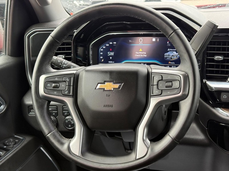 Chevrolet Silverado 1500 Vehicle Full-screen Gallery Image 12