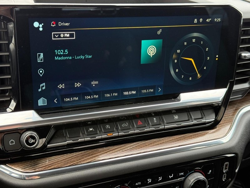 Chevrolet Silverado 1500 Vehicle Full-screen Gallery Image 15