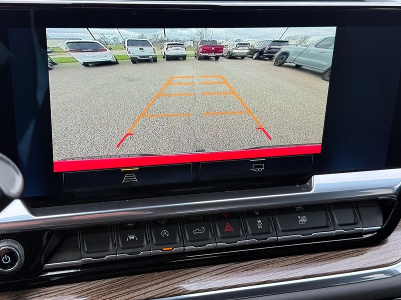 Chevrolet Silverado 1500 Vehicle Full-screen Gallery Image 16