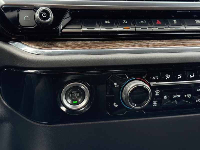 Chevrolet Silverado 1500 Vehicle Full-screen Gallery Image 17