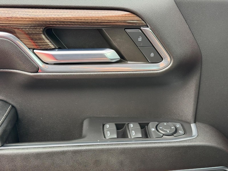 Chevrolet Silverado 1500 Vehicle Full-screen Gallery Image 22