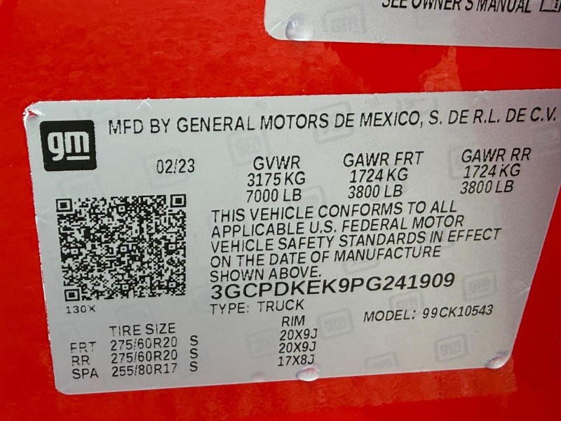 Chevrolet Silverado 1500 Vehicle Full-screen Gallery Image 24