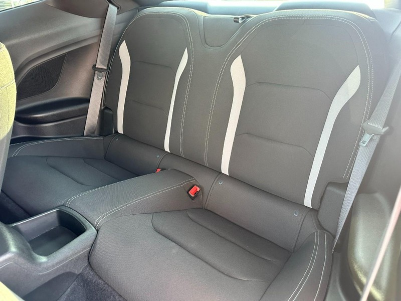 Chevrolet Camaro Vehicle Full-screen Gallery Image 10