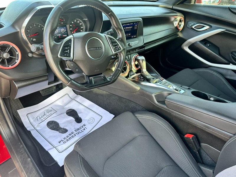 Chevrolet Camaro Vehicle Full-screen Gallery Image 12