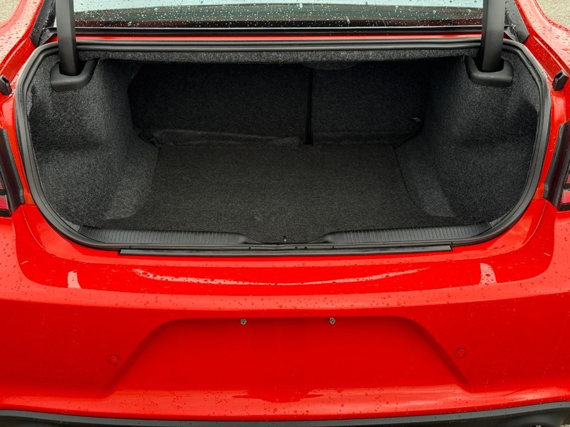 Dodge Charger Vehicle Full-screen Gallery Image 6