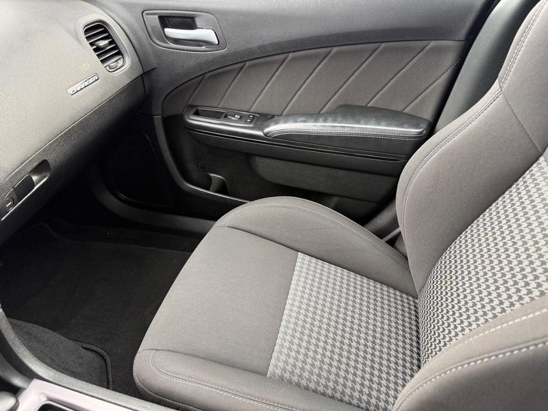 Dodge Charger Vehicle Full-screen Gallery Image 22