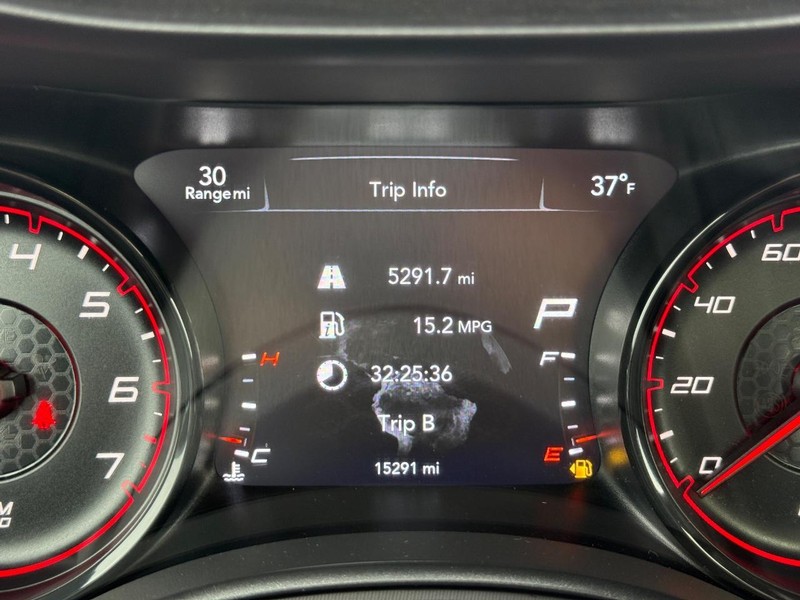 Dodge Charger Vehicle Full-screen Gallery Image 23