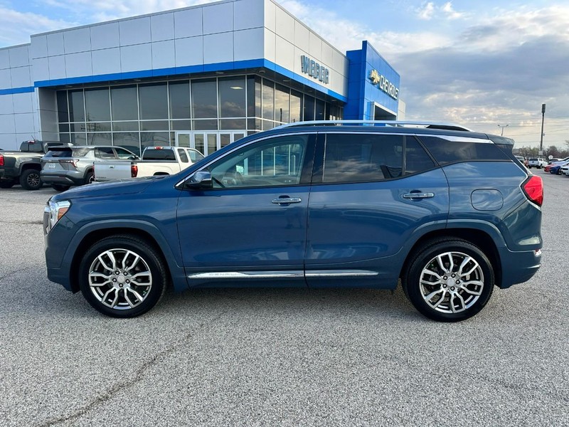 GMC Terrain Vehicle Full-screen Gallery Image 2