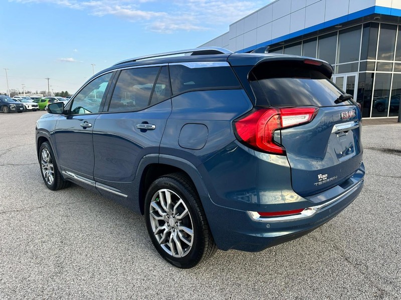 GMC Terrain Vehicle Full-screen Gallery Image 3