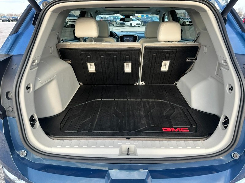 GMC Terrain Vehicle Full-screen Gallery Image 5