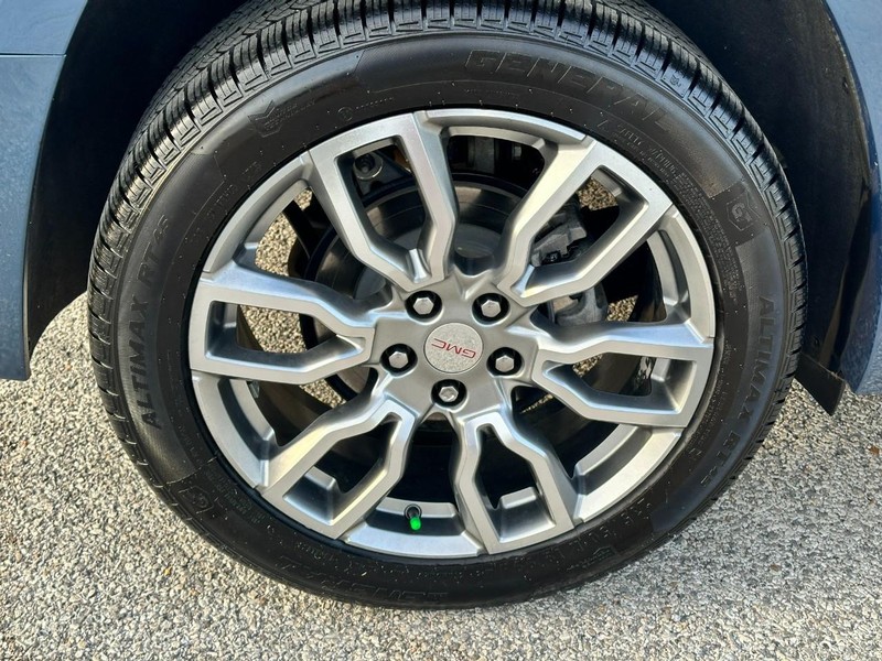 GMC Terrain Vehicle Full-screen Gallery Image 6