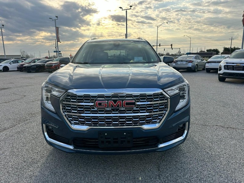 GMC Terrain Vehicle Full-screen Gallery Image 9