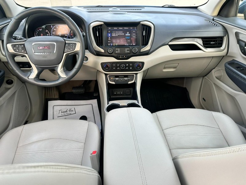 GMC Terrain Vehicle Full-screen Gallery Image 12
