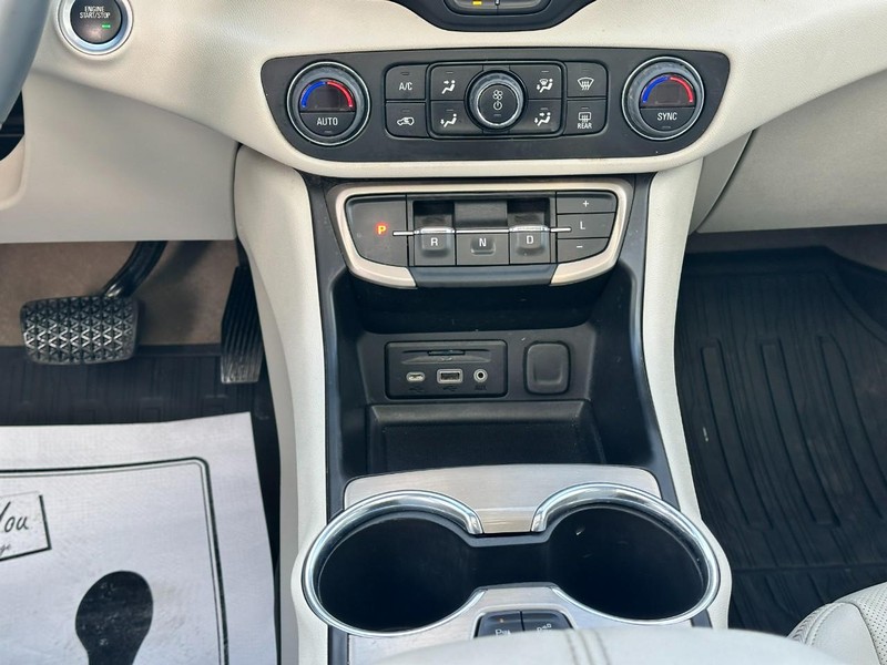 GMC Terrain Vehicle Full-screen Gallery Image 15