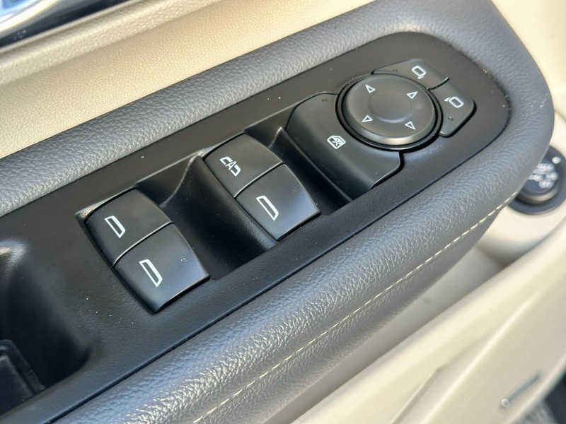 GMC Terrain Vehicle Full-screen Gallery Image 17