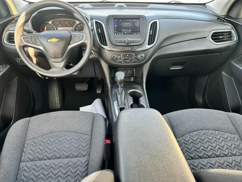 Chevrolet Equinox Vehicle Full-screen Gallery Image 11