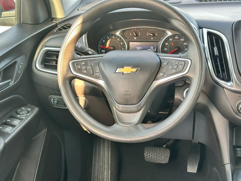 Chevrolet Equinox Vehicle Full-screen Gallery Image 12