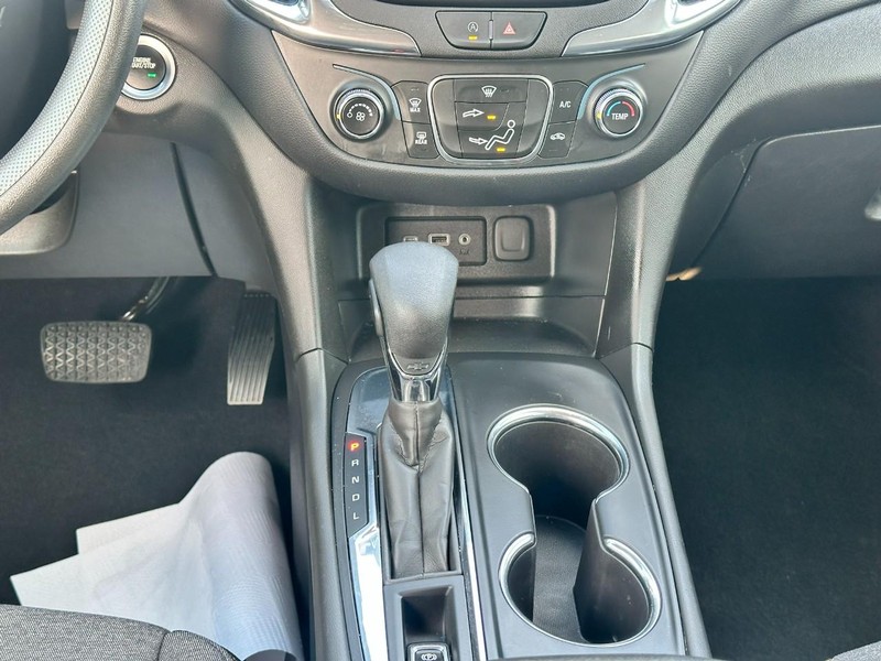 Chevrolet Equinox Vehicle Full-screen Gallery Image 14