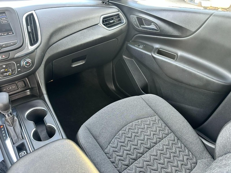 Chevrolet Equinox Vehicle Full-screen Gallery Image 15