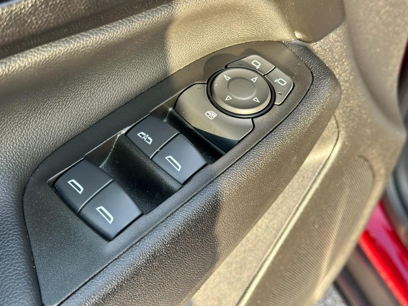 Chevrolet Equinox Vehicle Full-screen Gallery Image 16