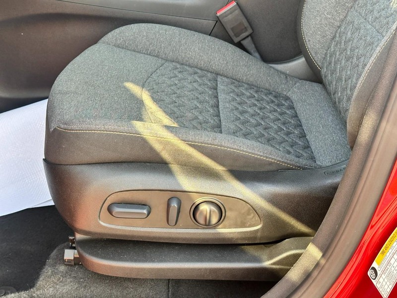 Chevrolet Equinox Vehicle Full-screen Gallery Image 17