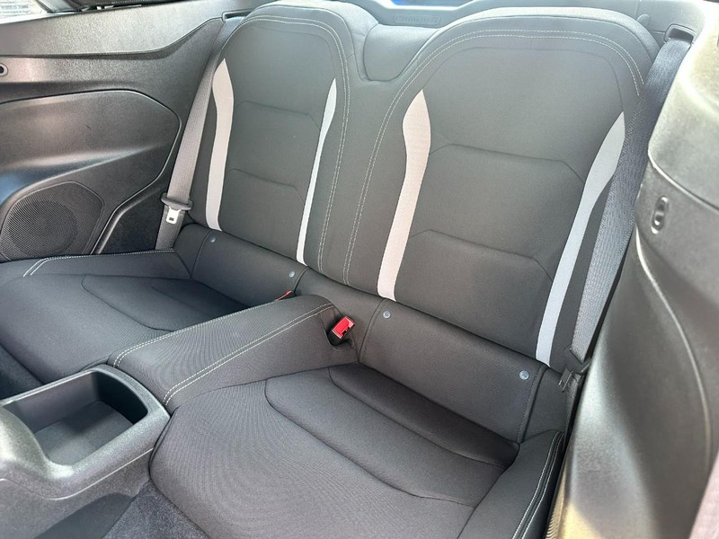 Chevrolet Camaro Vehicle Full-screen Gallery Image 10