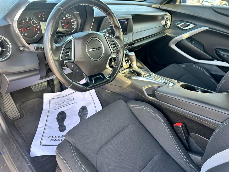 Chevrolet Camaro Vehicle Full-screen Gallery Image 12