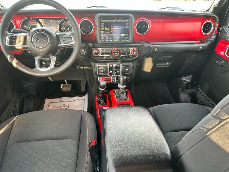 Jeep Gladiator Vehicle Full-screen Gallery Image 11